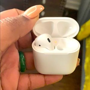 3 month old 2nd gen Left Apple Airpod with case